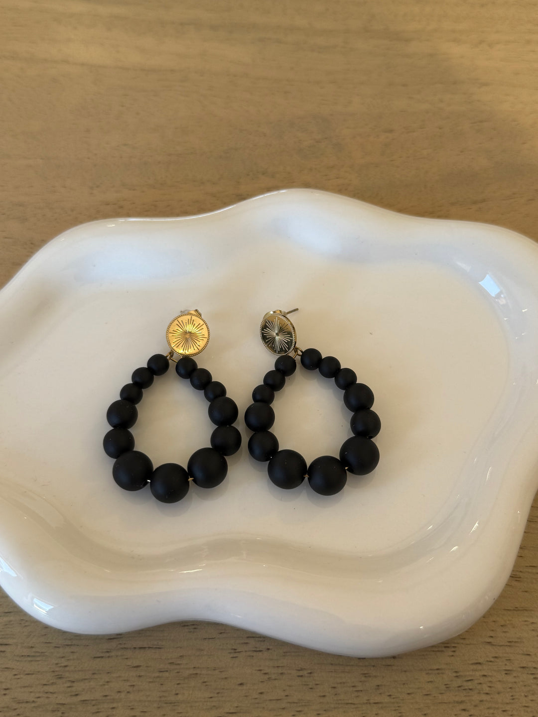 Boucles d’oreilles noir mat