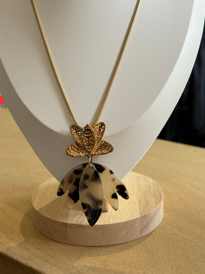 Collier fleur léopard