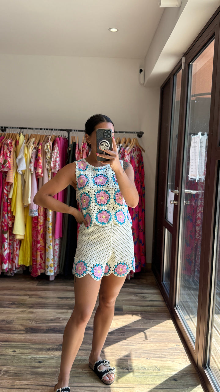 Short crochet Hana