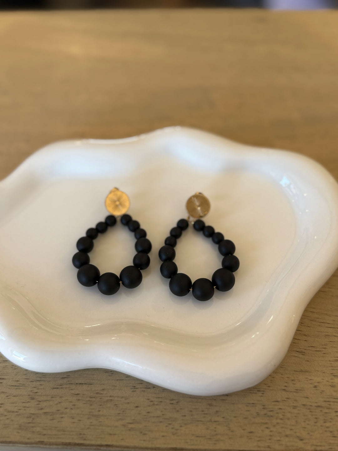 Boucles d’oreilles noir mat