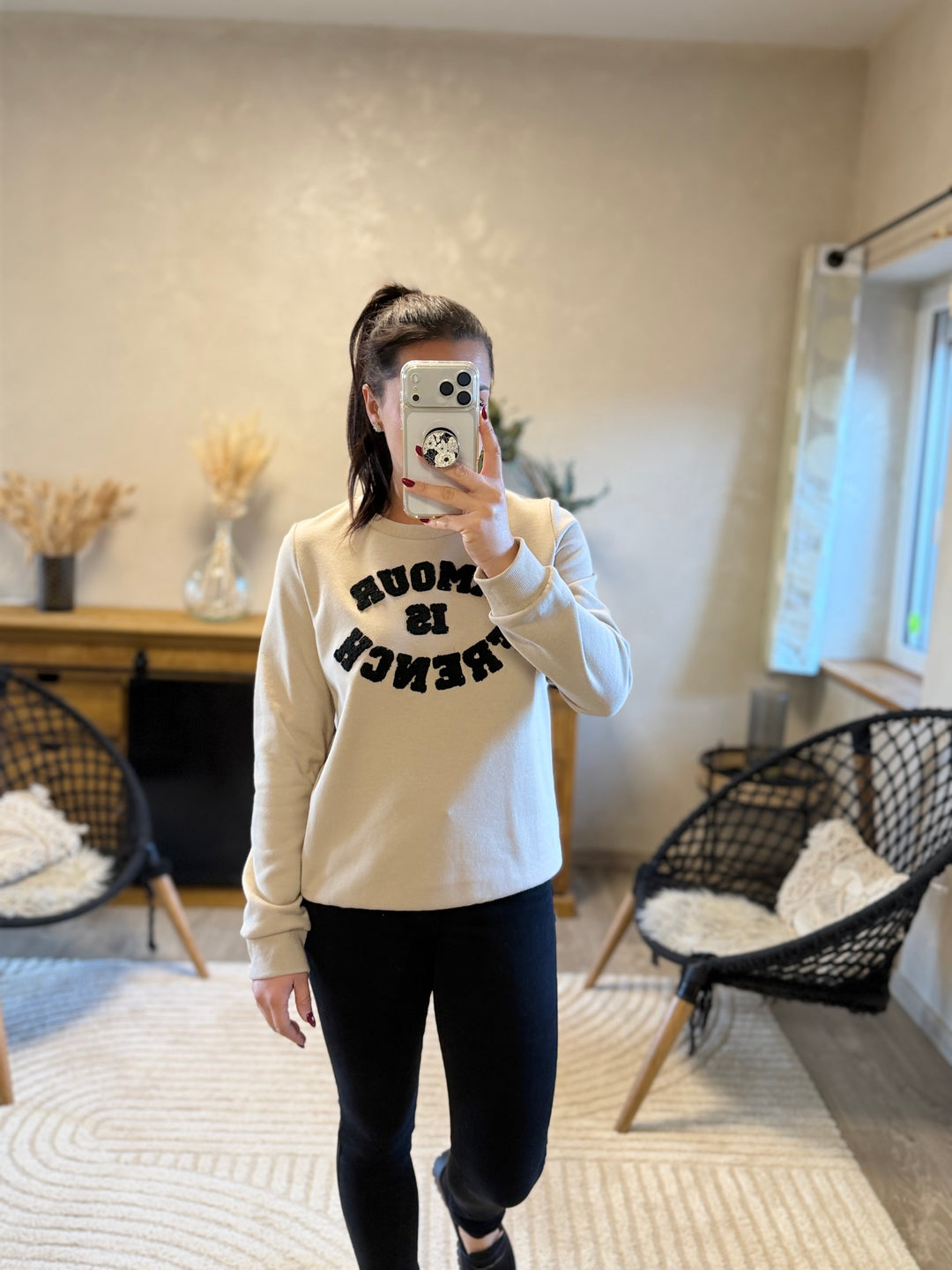 Sweat-shirt amour is French