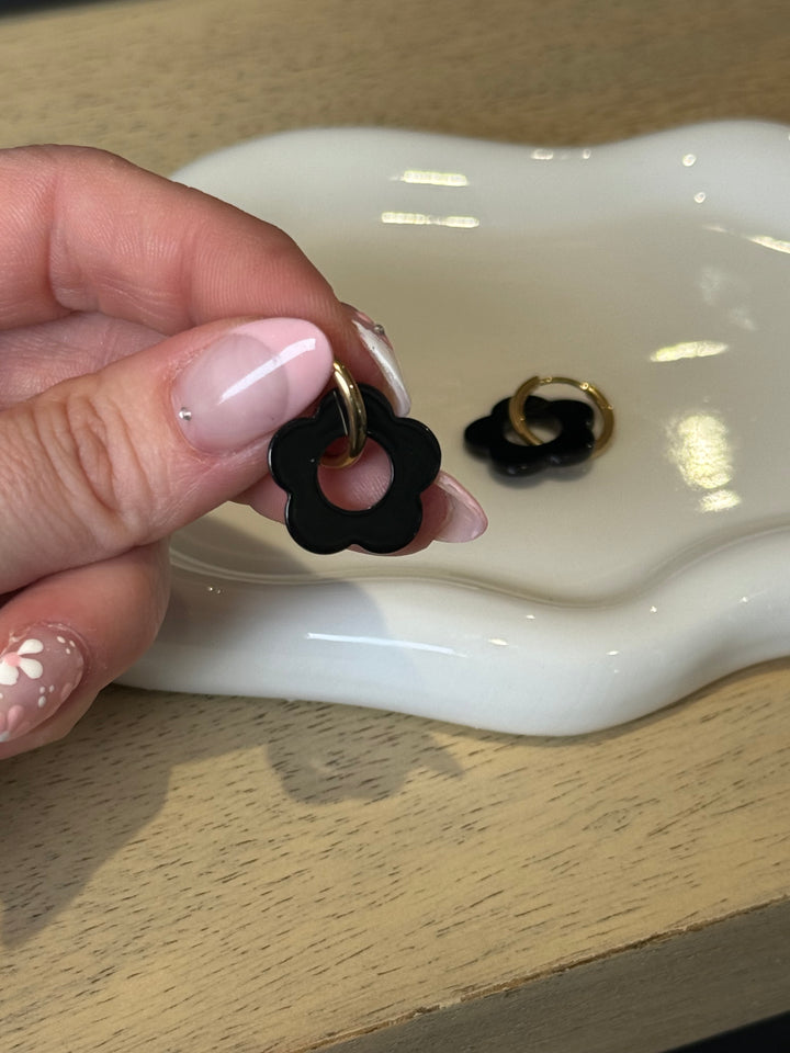 Boucles d’oreilles noir fleurs