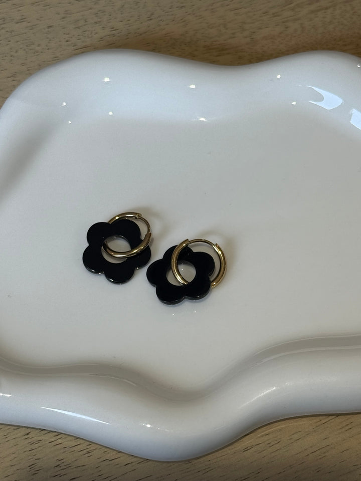 Boucles d’oreilles noir fleurs