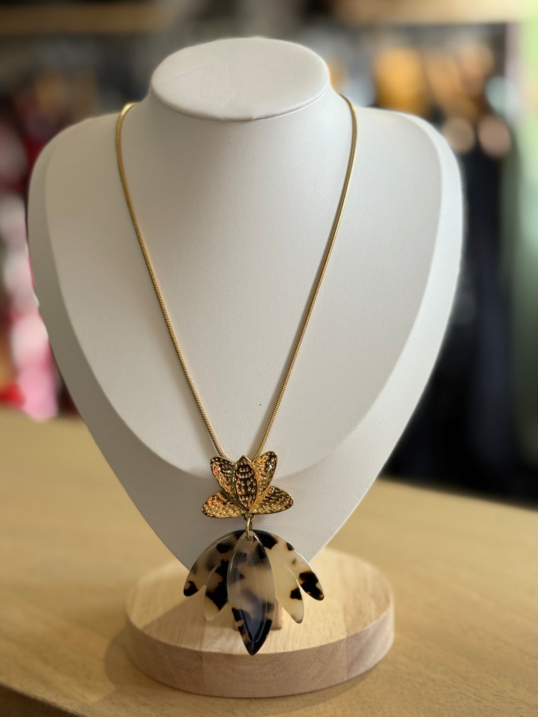 Collier fleur léopard