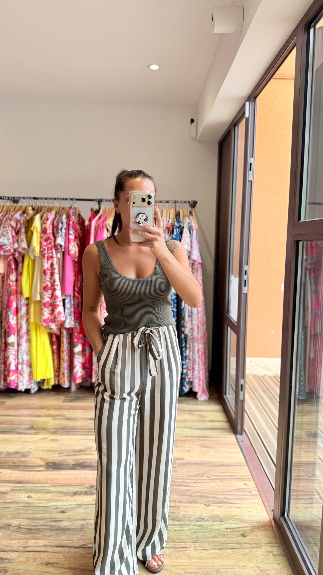 Top Molos kaki