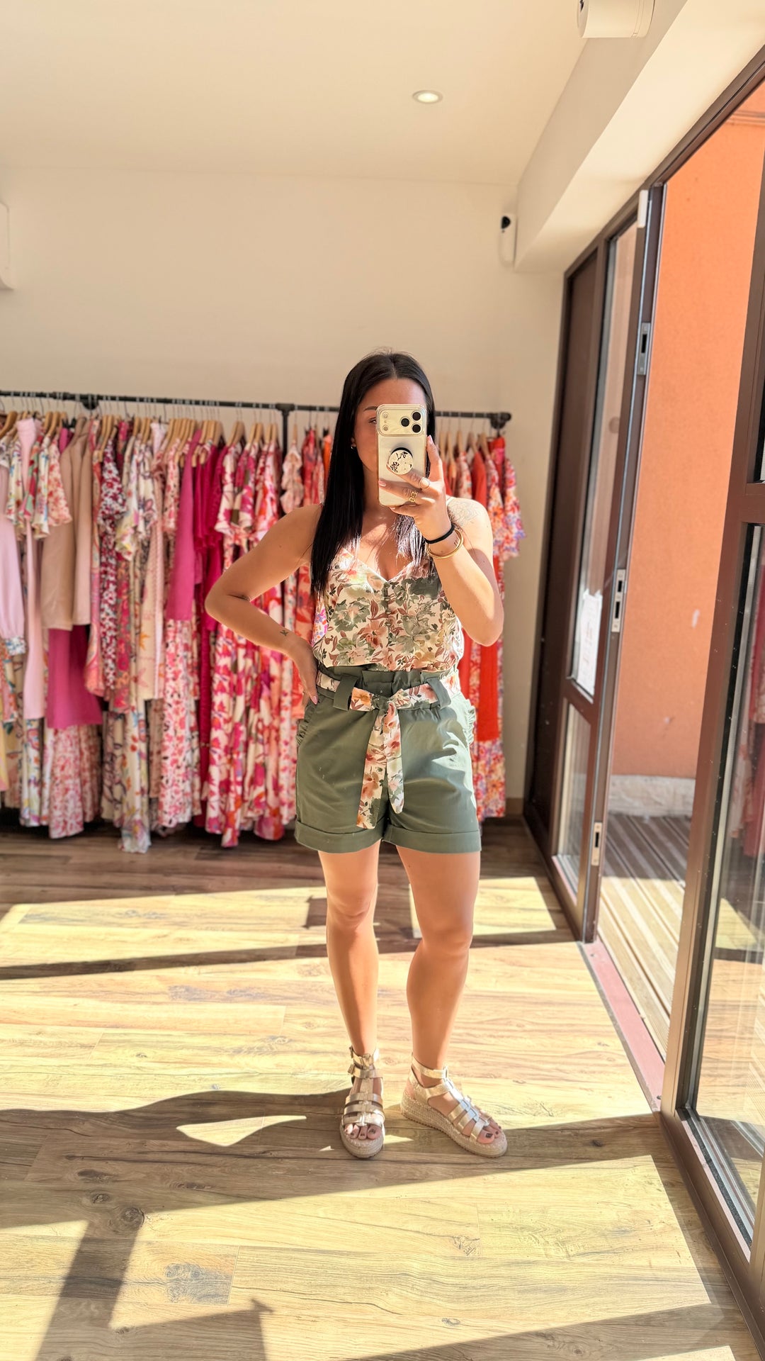 Short bommy kaki