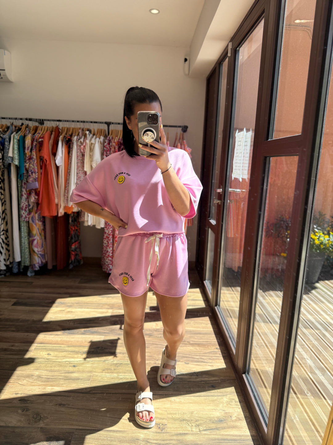 Ensemble smiley rose