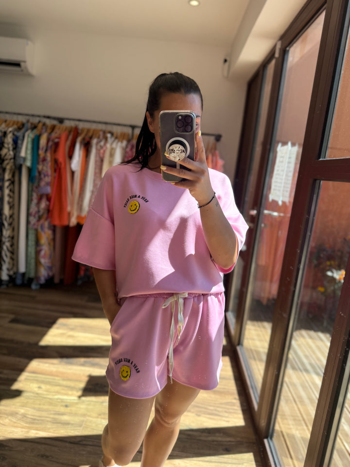 Ensemble smiley rose