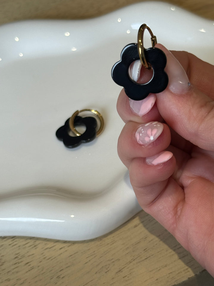 Boucles d’oreilles noir fleurs