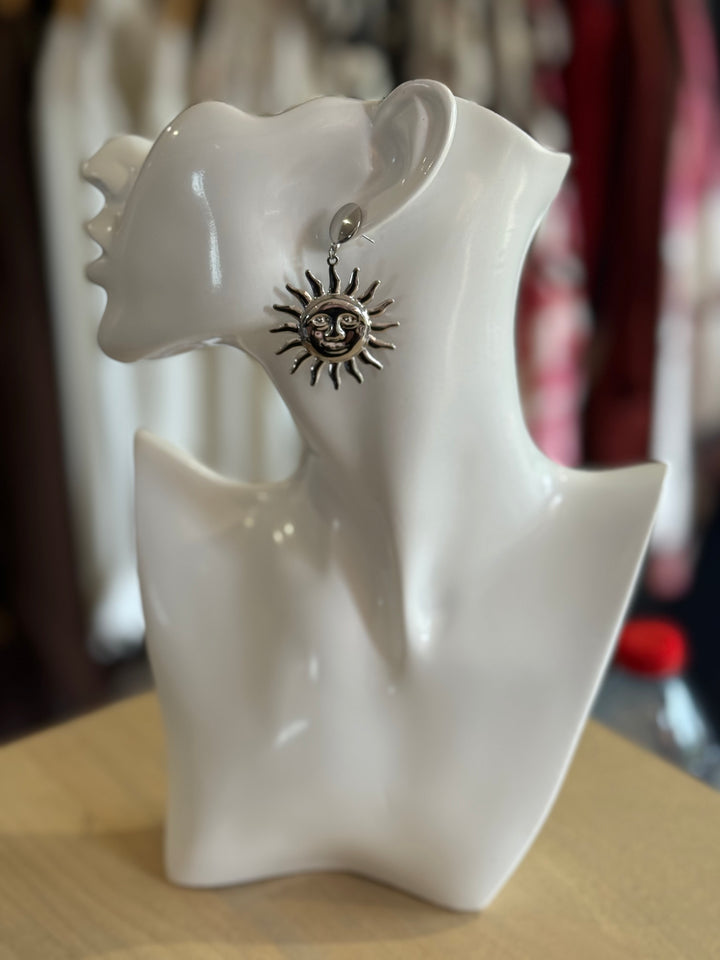 Boucles d’oreilles soleil argenté